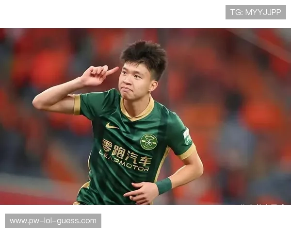 中国足球最受球迷喜爱的球星榜单揭晓他们的魅力与影响力如何深深感染着球迷 中国足球最受球迷喜爱的球星榜单揭晓他们的魅力与影响力如何深深感染着球迷