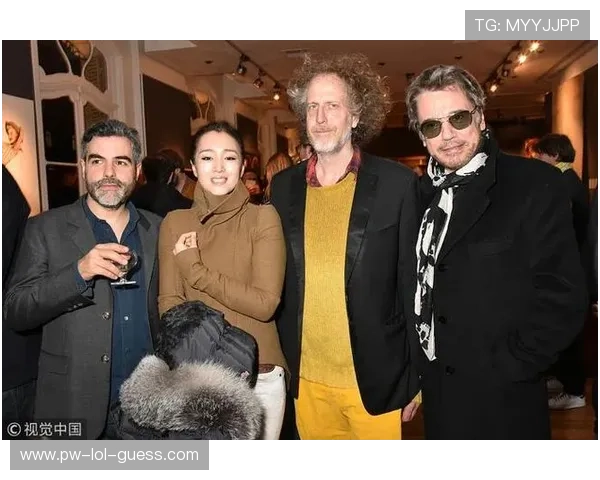 足球巨星场外亲密合影引热议 见证不为人知的友情与默契